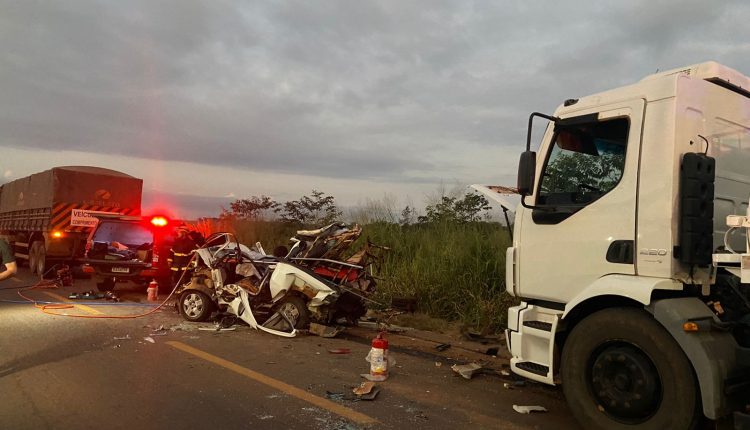 Mulher morre após carro ser prensado entre uma carreta e caminhão-tanque na  BR-163 em MT » Notícia Exata